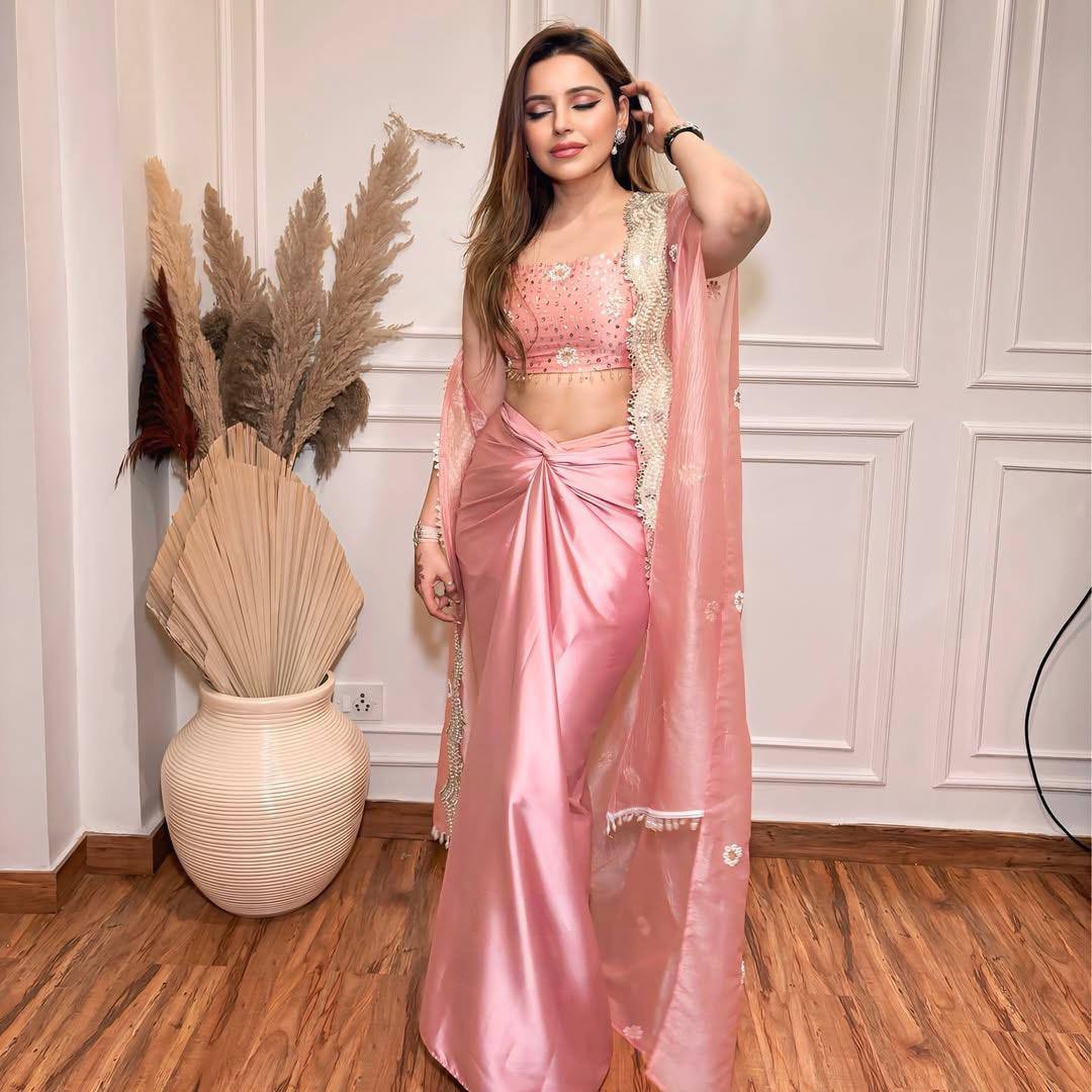 WESTERN OUTFIT FOR TRENDY WEDDING SEASON
